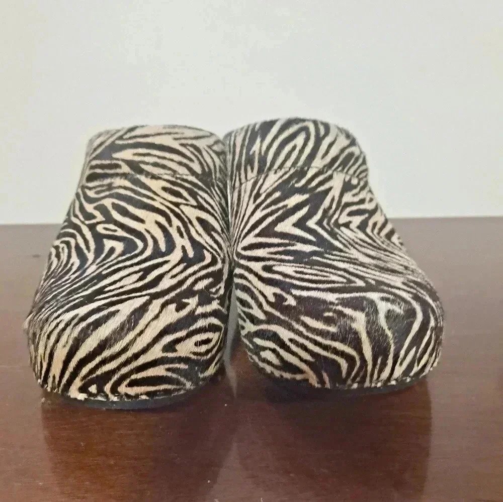 Dansko Clogs Zebra print Size 37 EUC - image 3